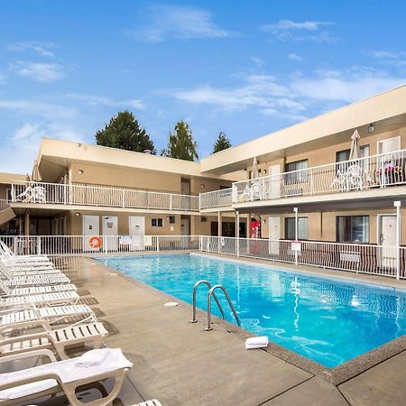 Siesta Suites Kelowna Eksteriør bilde