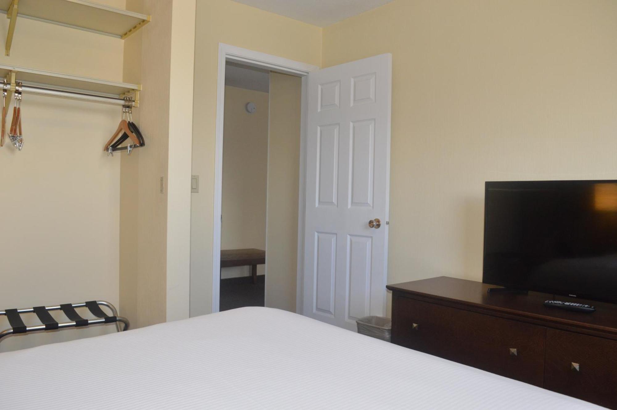 Siesta Suites Kelowna Eksteriør bilde