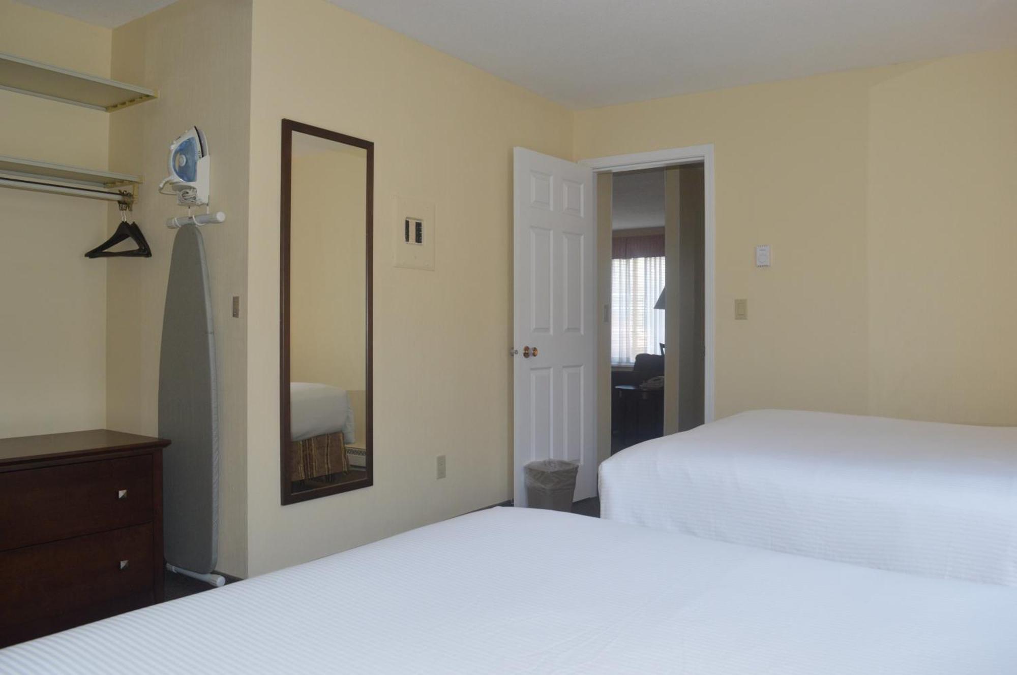 Siesta Suites Kelowna Eksteriør bilde