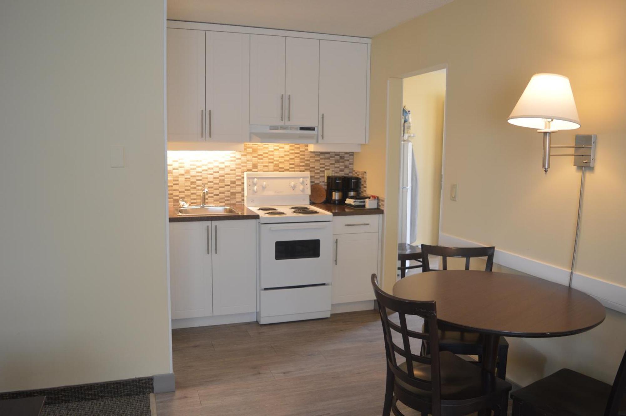Siesta Suites Kelowna Eksteriør bilde