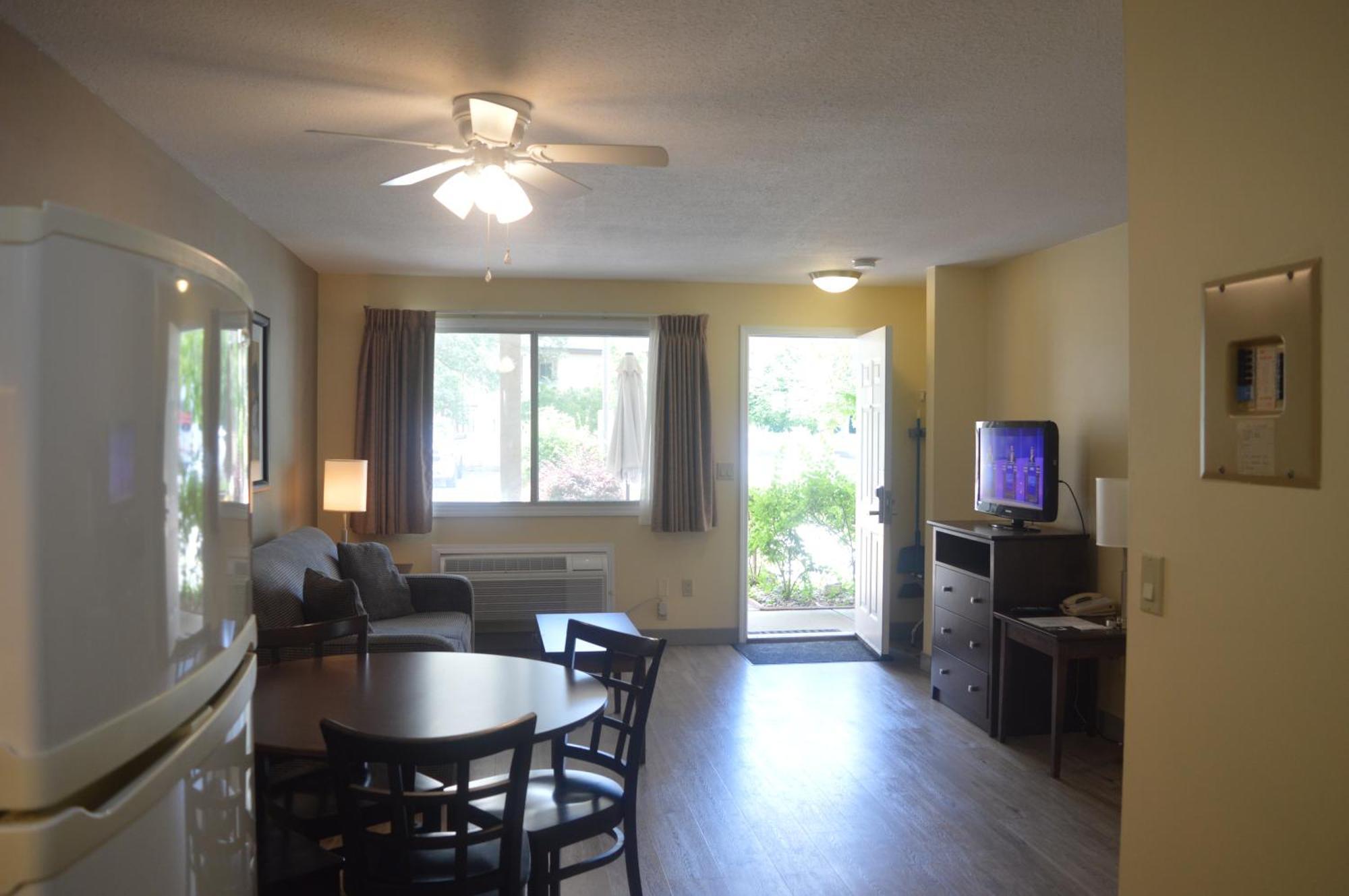 Siesta Suites Kelowna Eksteriør bilde