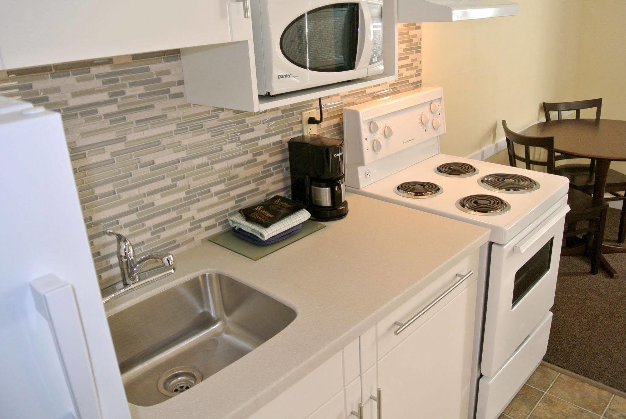 Siesta Suites Kelowna Eksteriør bilde