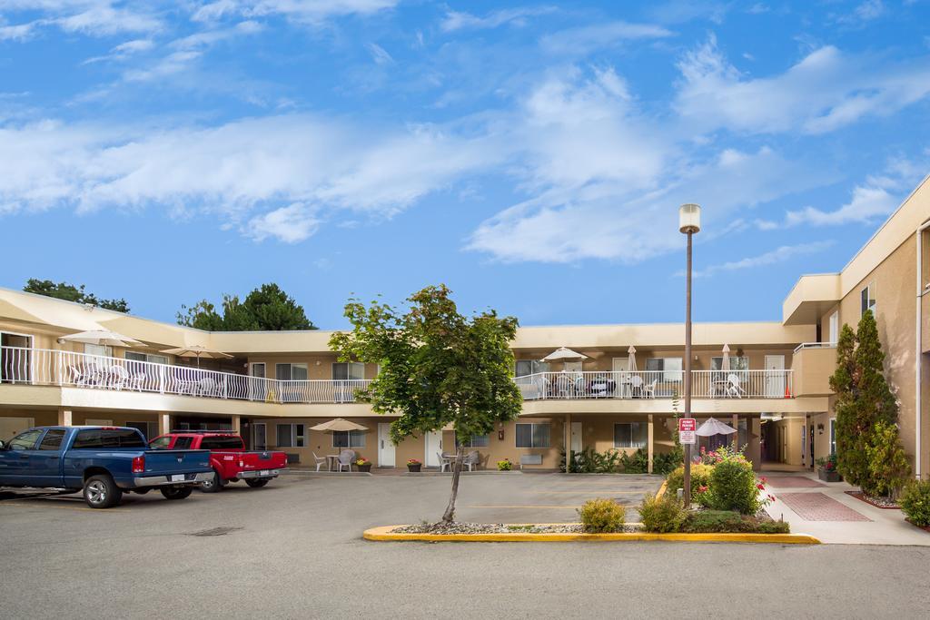 Siesta Suites Kelowna Eksteriør bilde