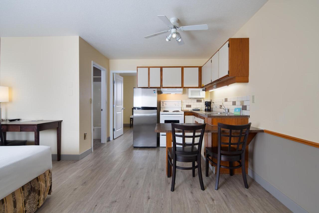 Siesta Suites Kelowna Eksteriør bilde